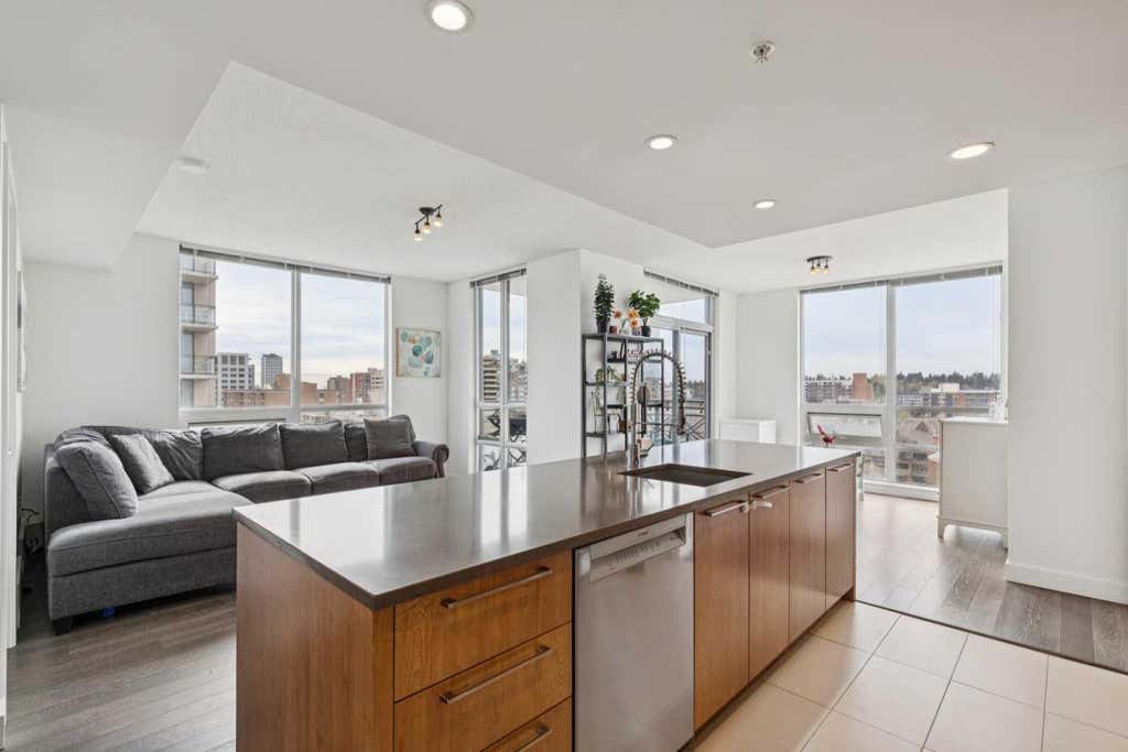 Photo of 1118 12 Avenue SW #806, Calgary, AB T2R 0P4 (MLS # A2309522)
