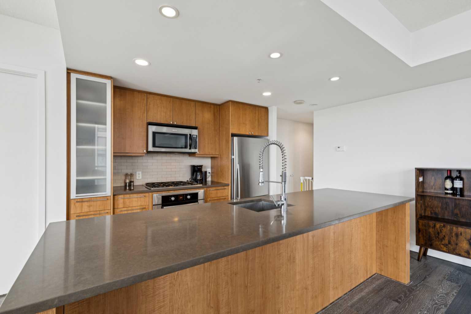 1118 12 Avenue SW 806