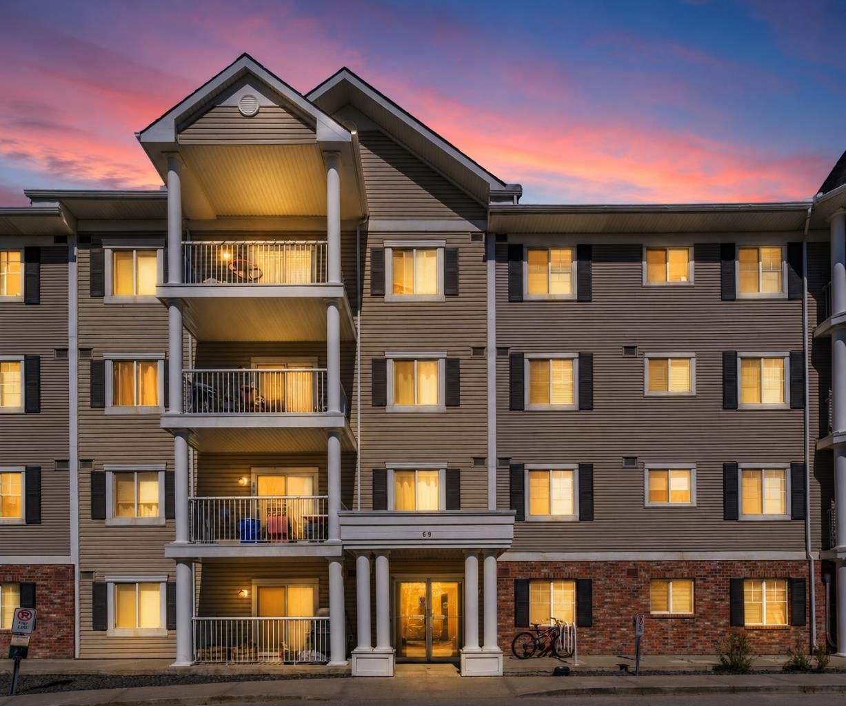 69 Country Village Manor NE 5209