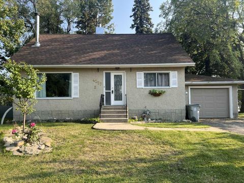 Photo of 4237 5 Ave Ave, Edson, AB T7E 1A5 (MLS # A2294707)