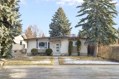 3511 Lakeside Crescent SW Calgary AB T3E 6A7