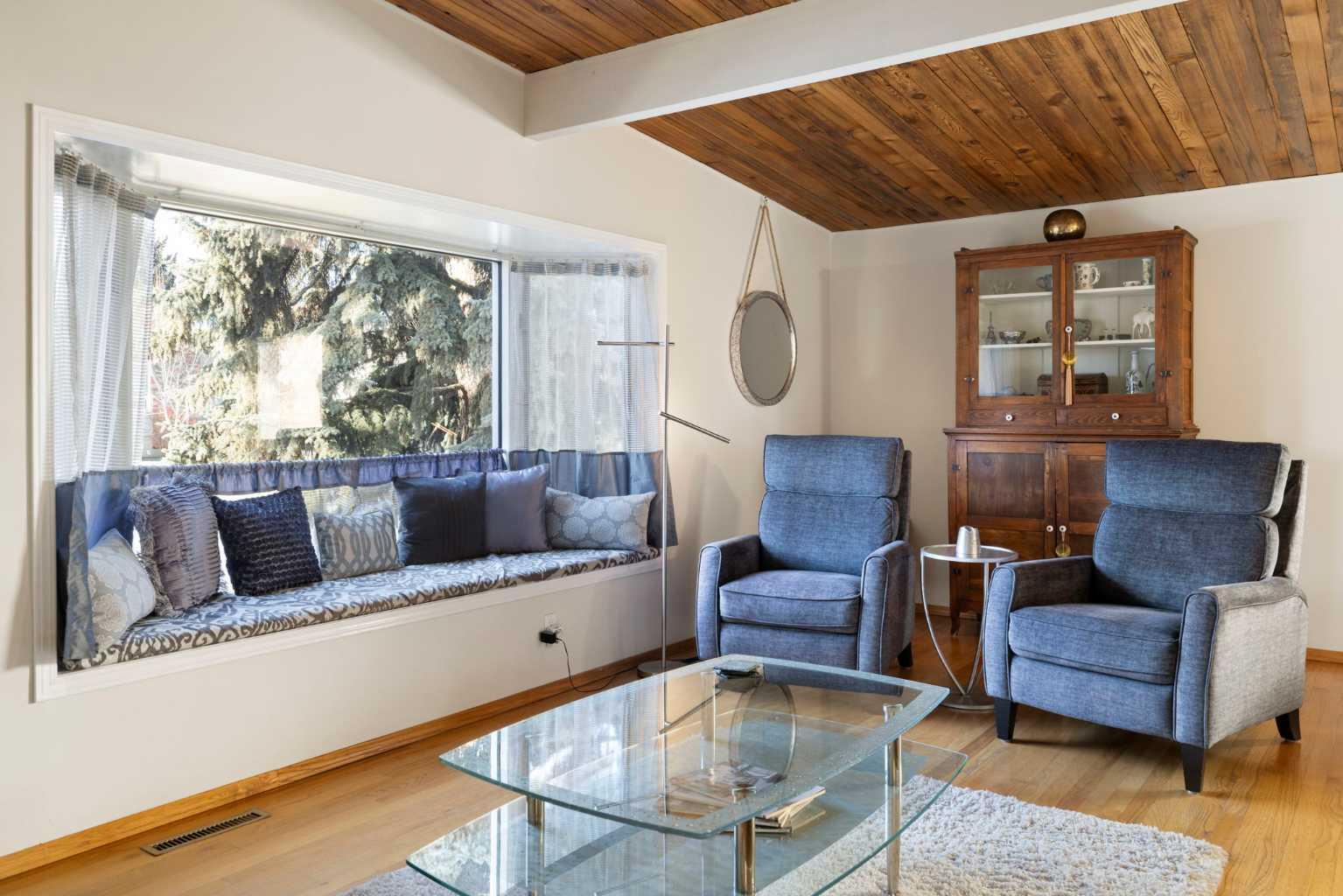 3511 Lakeside Crescent SW