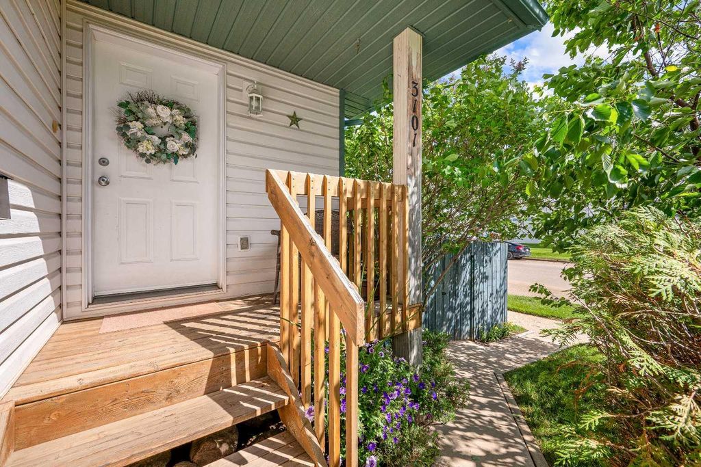 Photo of 3101 51 Avenue, Lloydminster, AB T9V 1H9 (MLS # A2320583)