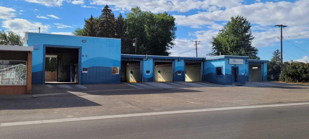 Photo of 1280 4 Avenue NE, Medicine Hat, AB T1A 6B9 (MLS # A2294453)