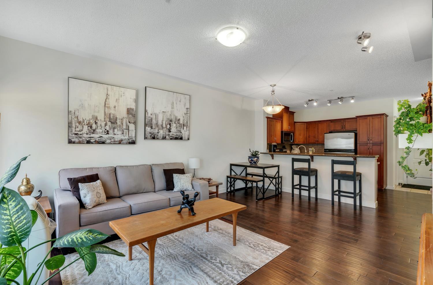 10 Discovery Ridge Close SW 202