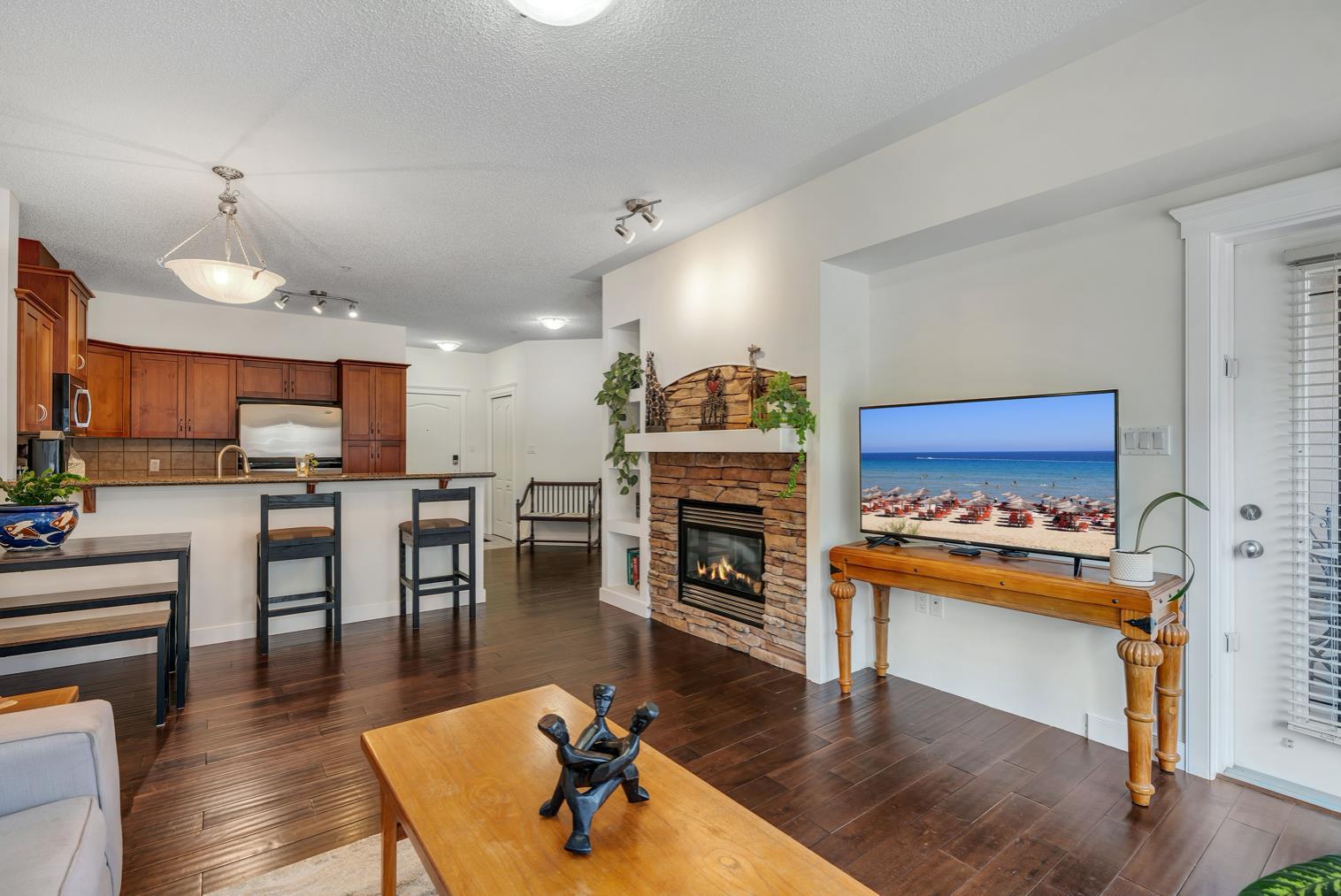 10 Discovery Ridge Close SW 202