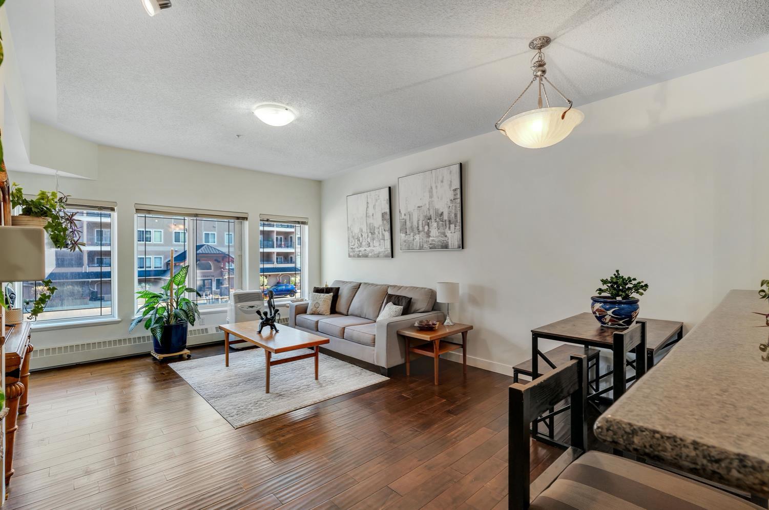 10 Discovery Ridge Close SW 202