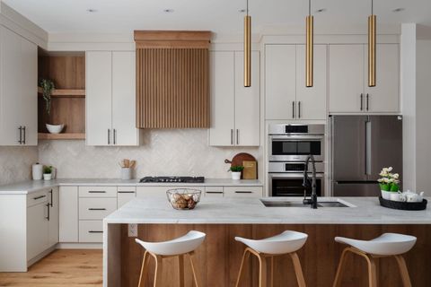 2229 36 Street SW Calgary AB T3E 2Z3