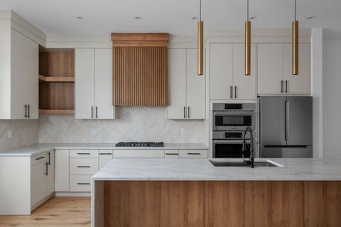 2229 36 Street SW Calgary AB T3E 2Z3