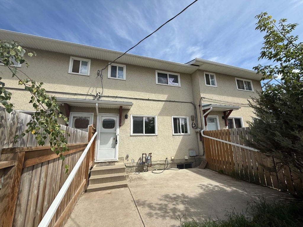 Photo of 441 Switzer Drive #36, Hinton, AB T7V 1Z7 (MLS # A2339737)