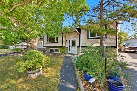 Photo of 124 Lynnbrook Road SE, Calgary, AB T2C 1S6 (MLS # A2298105)