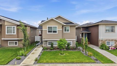 Photo of 98 Livingston Close, Red Deer, AB T4R 0S8 (MLS # A2325367)