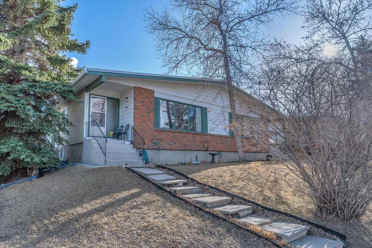 7321 & 7323 Huntertown Crescent NW