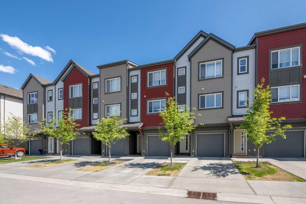 Photo of 100 Copperstone Villas SE, Calgary, AB T2Z 5E3 (MLS # A2291995)