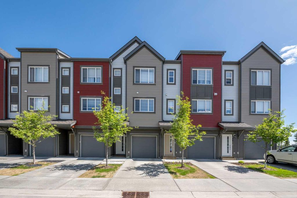 Photo of 100 Copperstone Villas SE, Calgary, AB T2Z 5E3 (MLS # A2291995)