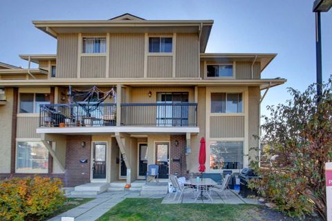 2200 Woodview Drive SW 602 Calgary AB T2W 3N6