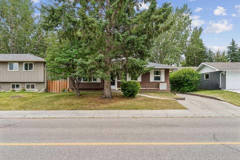 Photo of 3131 Oakwood Drive SW, Calgary, AB T2V 0K2 (MLS # A2335206)