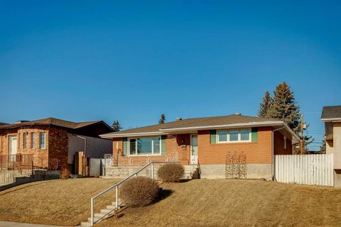 256 Huntridge Road NE Calgary AB T2K 4B6