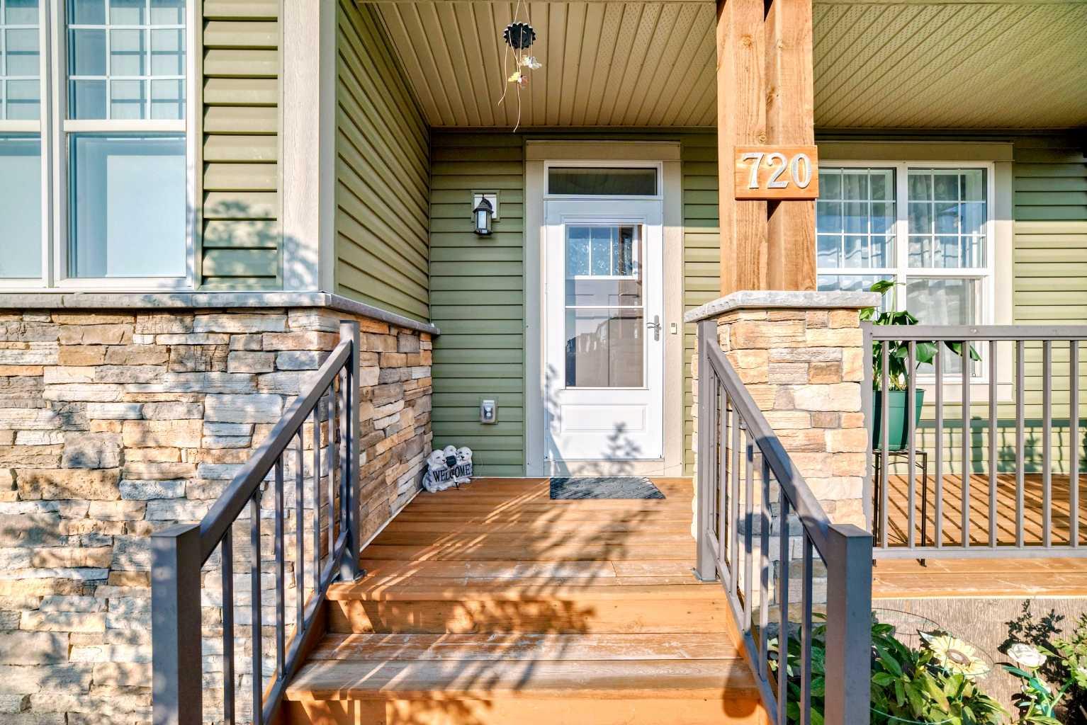 720 Livingston Hill NE