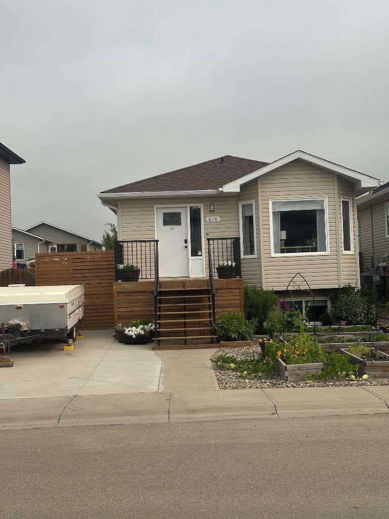 Photo of 616 Parkside Drive, Coaldale, AB T1M 0B9 (MLS # A2336507)