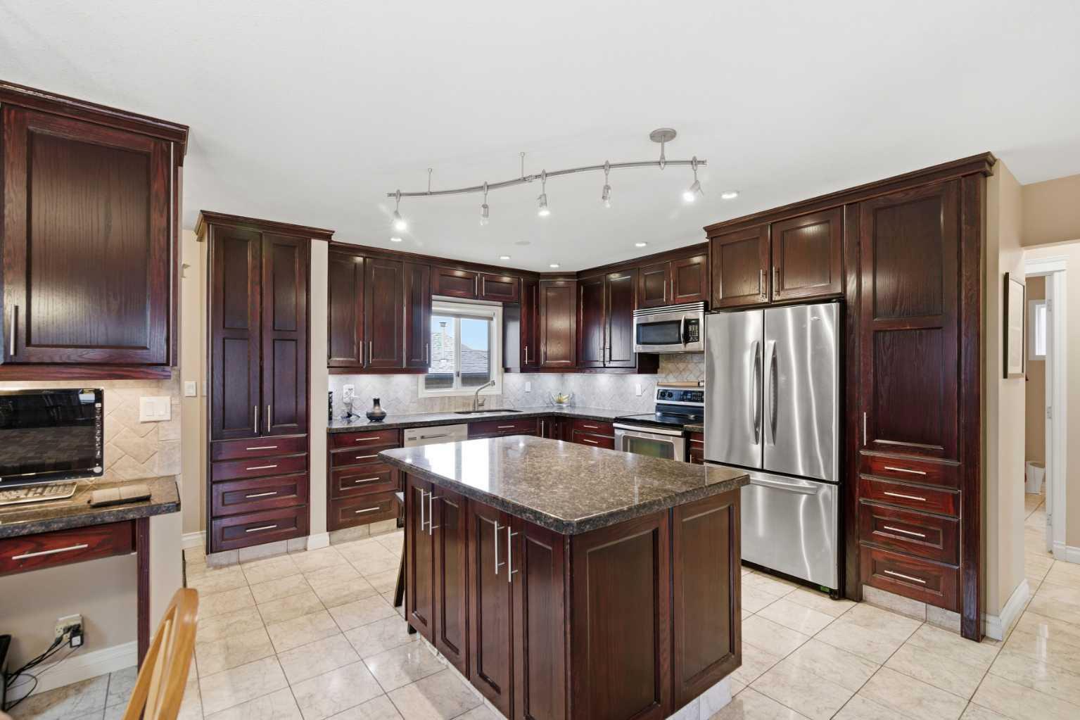 3943 Whitehorn Drive NE