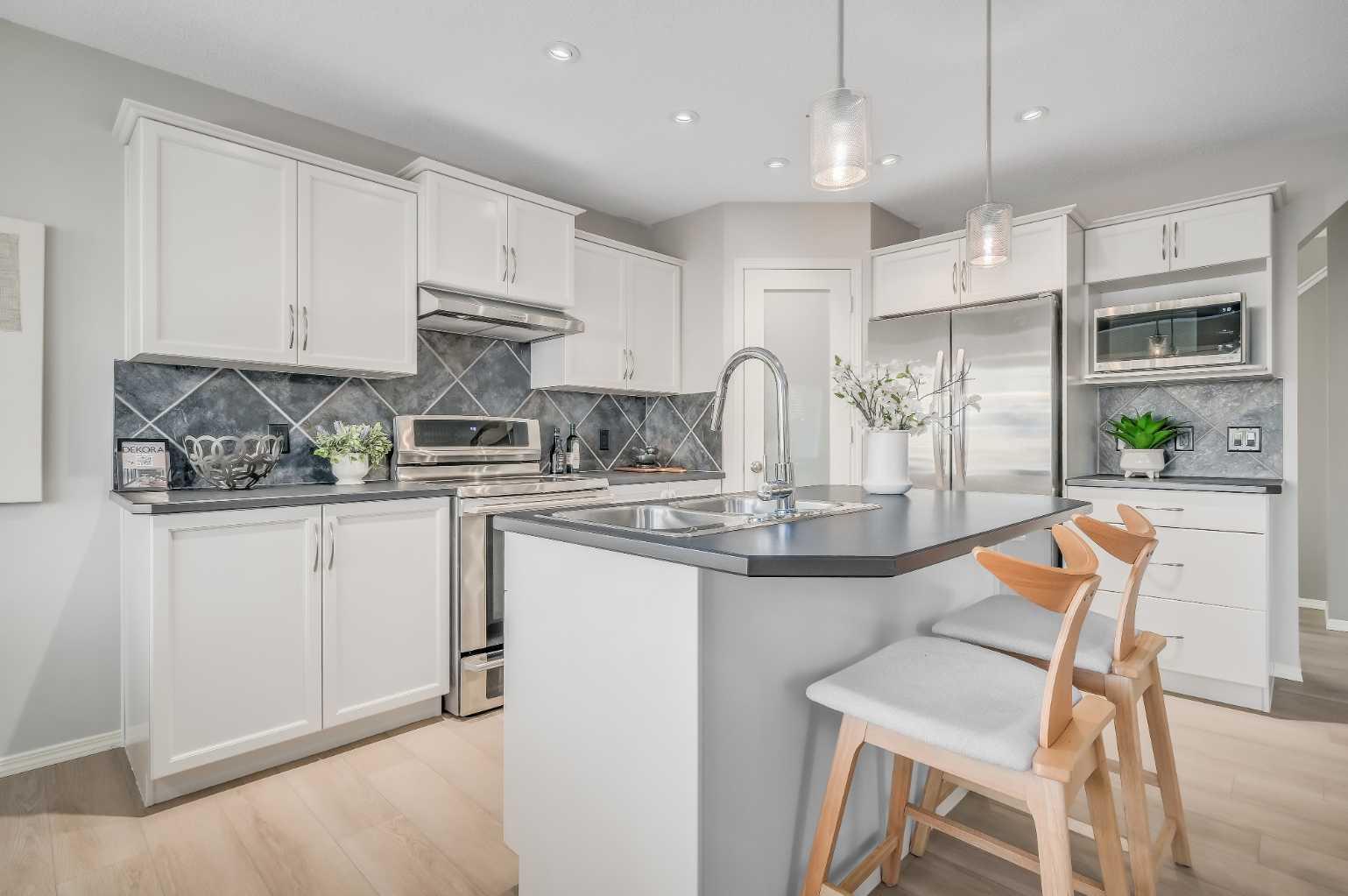 127 Kincora Drive NW