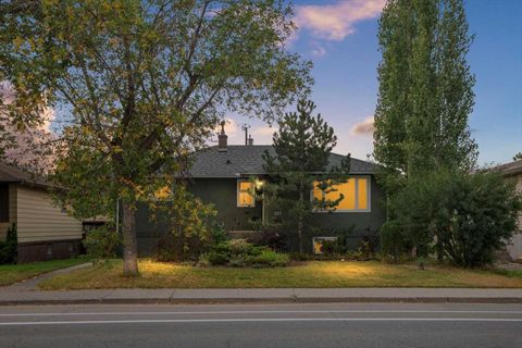 Photo of 527 29 Street NW, Calgary, AB T2N 2T4 (MLS # A2288197)