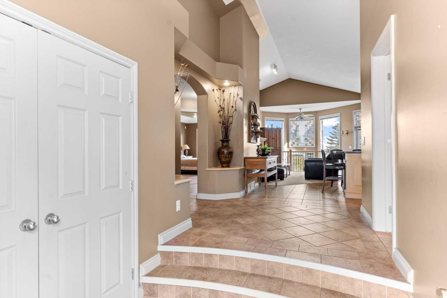 938 Panorama Hills Drive NW