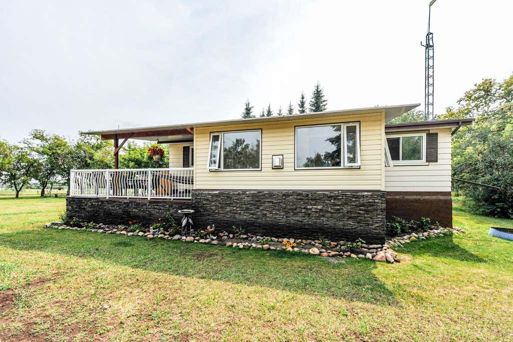Photo of 20319 Township Road 382, Rural Stettler No. 6, County of, AB T0C 2L0 (MLS # A2336332)