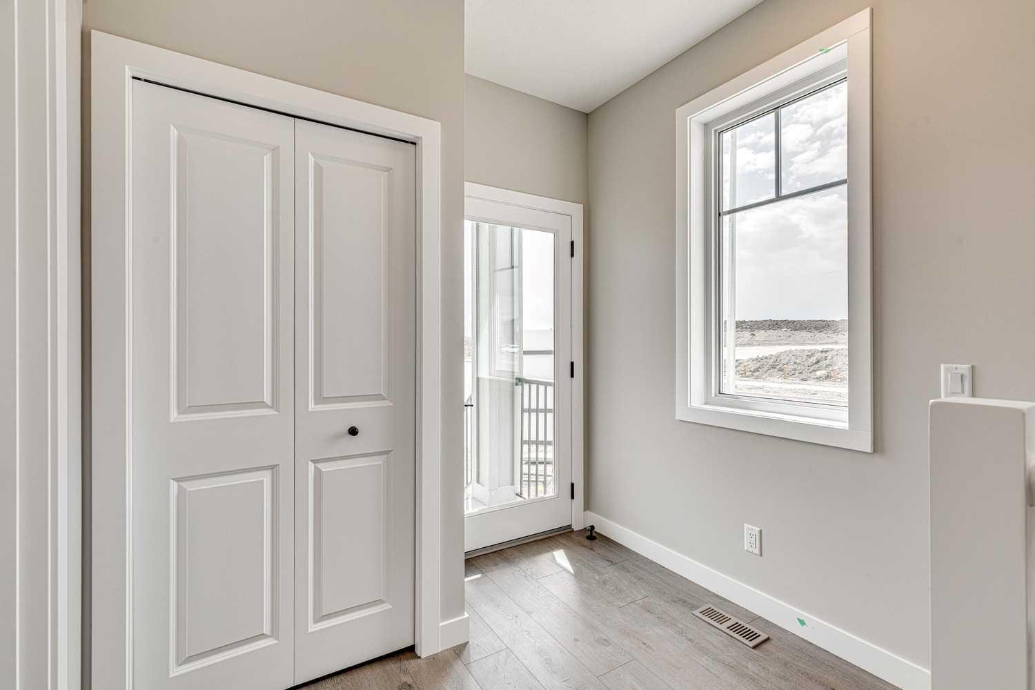 215 Belvedere Crescent SE