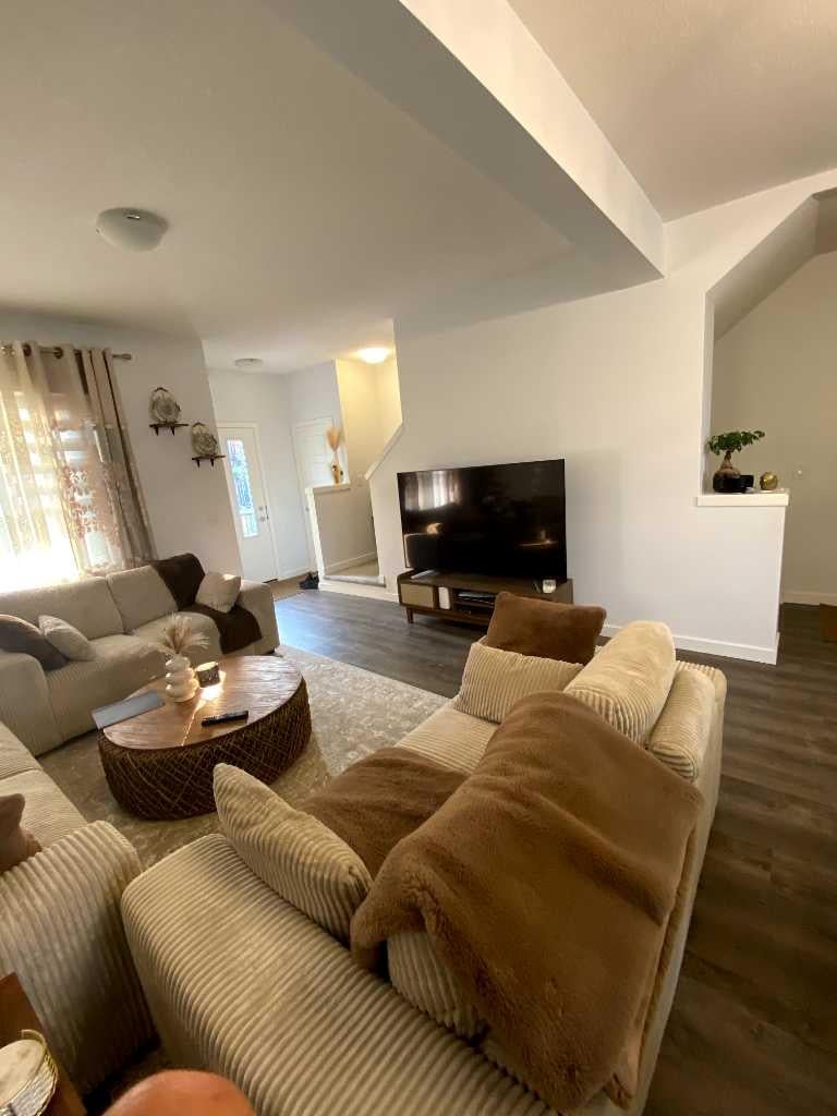 75 Evanscrest Common NW 518