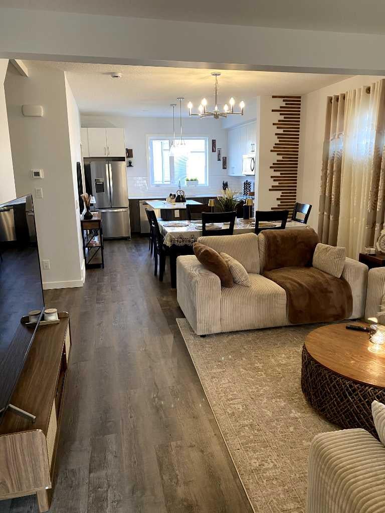 75 Evanscrest Common NW 518