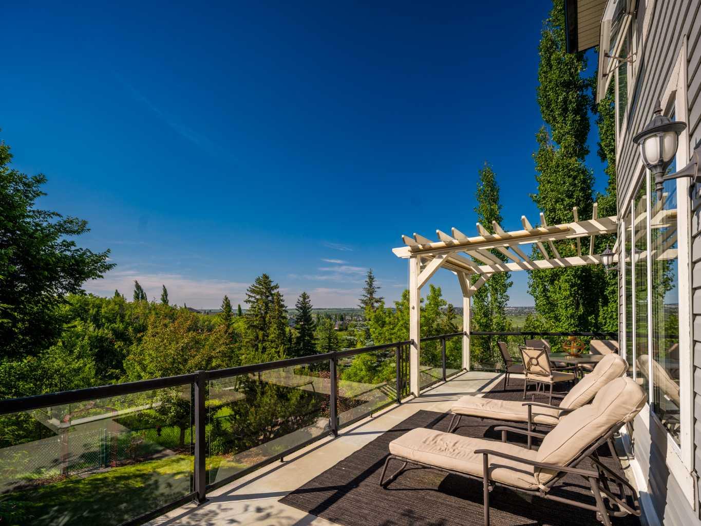 124 Valley Creek Crescent NW