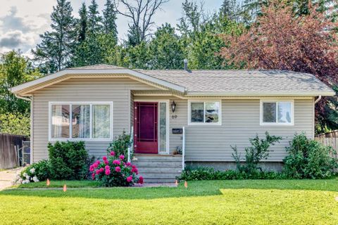 Photo of 69 Gregson Crescent, Red Deer, AB T4P 2K3 (MLS # A2328974)