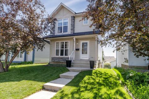 91 Covington Close Calgary AB T3K 4M2