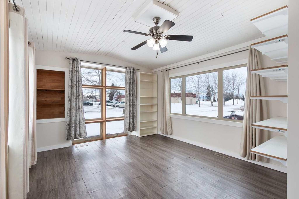 Photo of 1 Park Avenue, Carstairs, AB T0M 0N0 (MLS # A2299860)