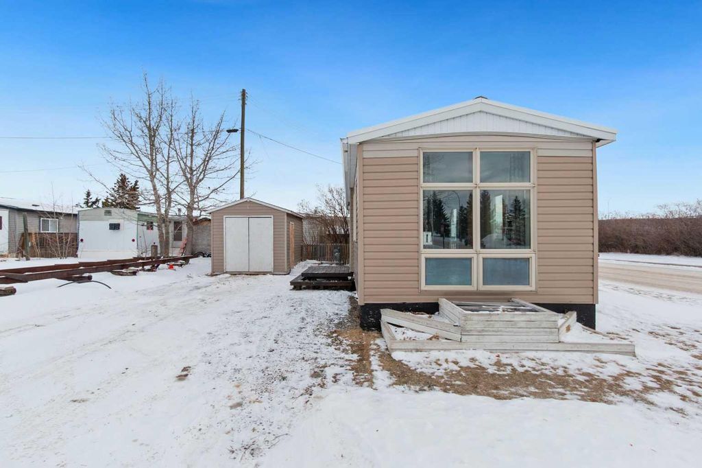 Photo of 1 Park Avenue, Carstairs, AB T0M 0N0 (MLS # A2299860)
