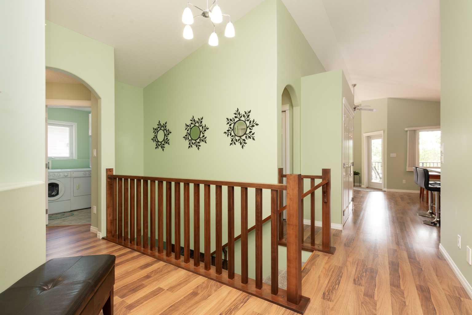 334 Mt Sunburst Way W