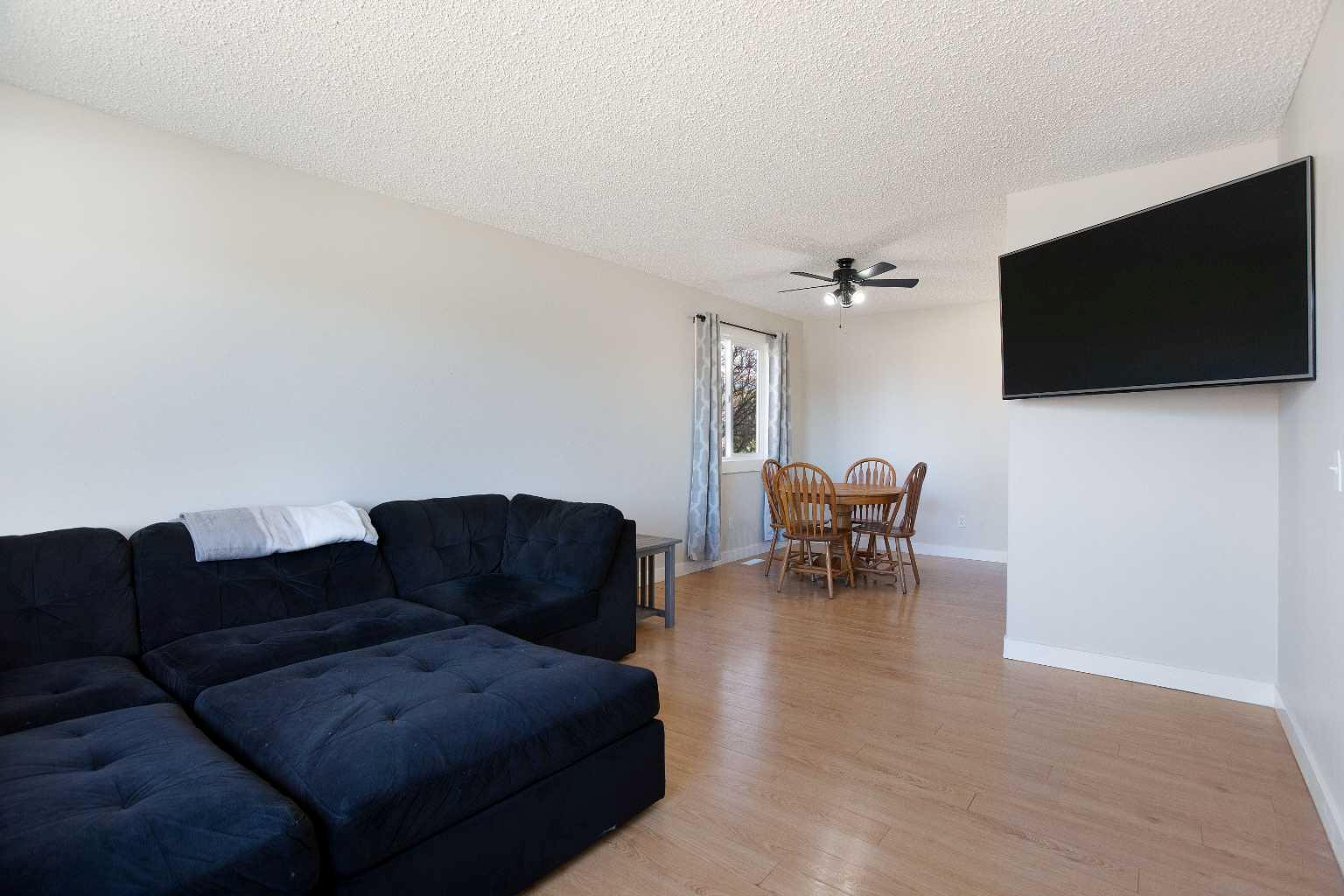 23 Queen Isabella Close SE