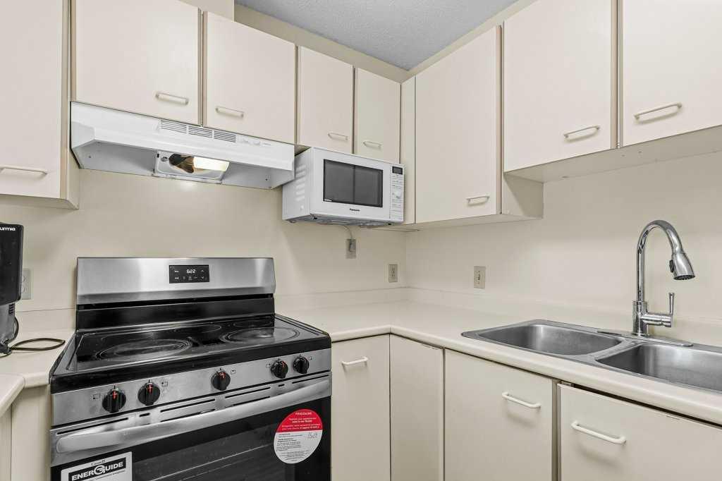 2422 Edenwold Heights NW 3400