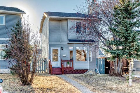 Photo of 11 MARTINRIDGE Place NE, Calgary, AB T3J 3B8 (MLS # A2305150)