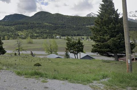 6502 22 Avenue Coleman AB T0K 0E0