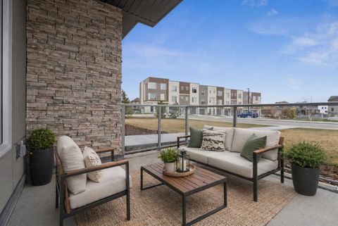 Photo of 655 Shawnee Square SW #103, Calgary, AB T2Y 1E3 (MLS # A2302514)