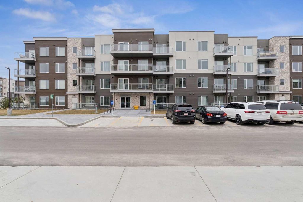 Photo of 655 Shawnee Square SW #103, Calgary, AB T2Y 1E3 (MLS # A2302514)