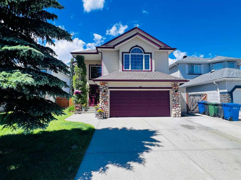 Photo of 251 Lakeview Cove, Chestermere, AB T1X 1E7 (MLS # A2319210)