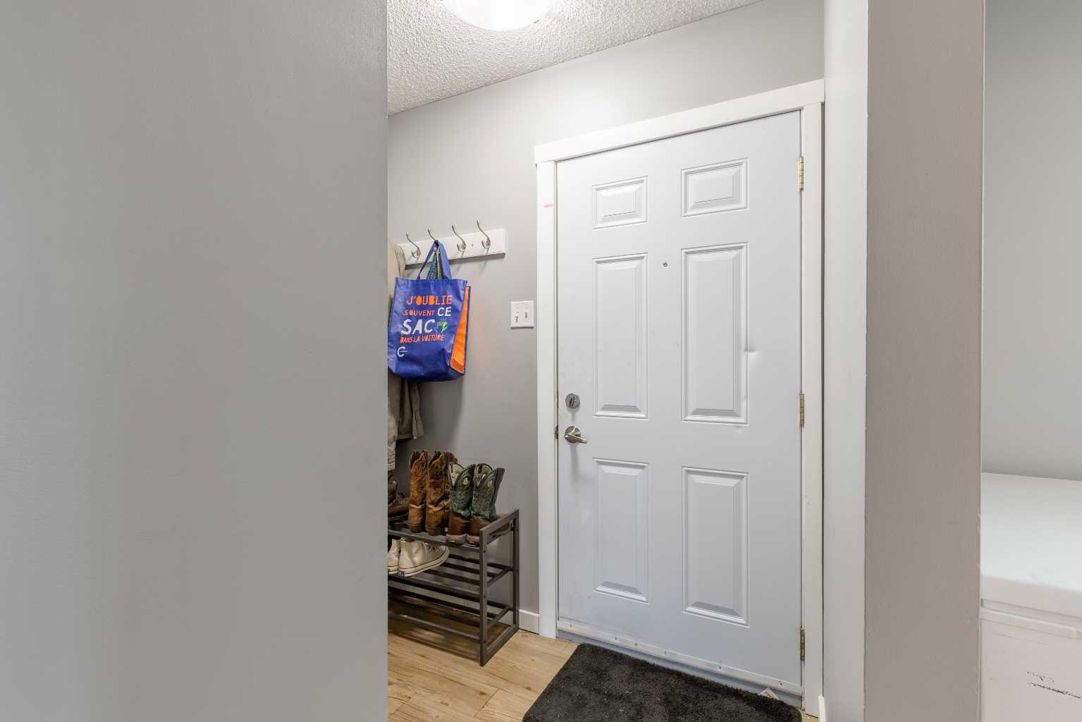 55 Lemoyne Crescent W 43