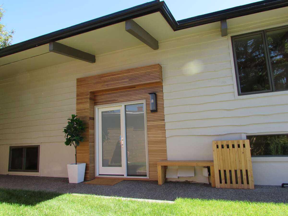 2724 Crawford Road NW