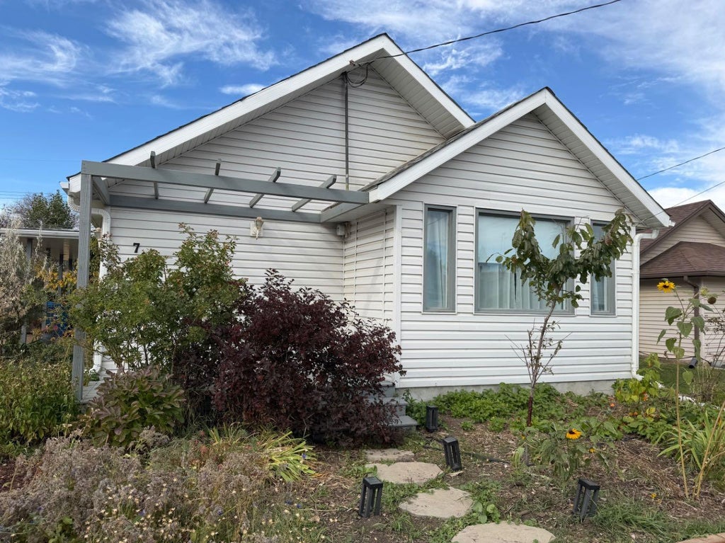 Photo of 715 1 Street SW, Drumheller, AB T0J 0Y6 (MLS # A2348079)