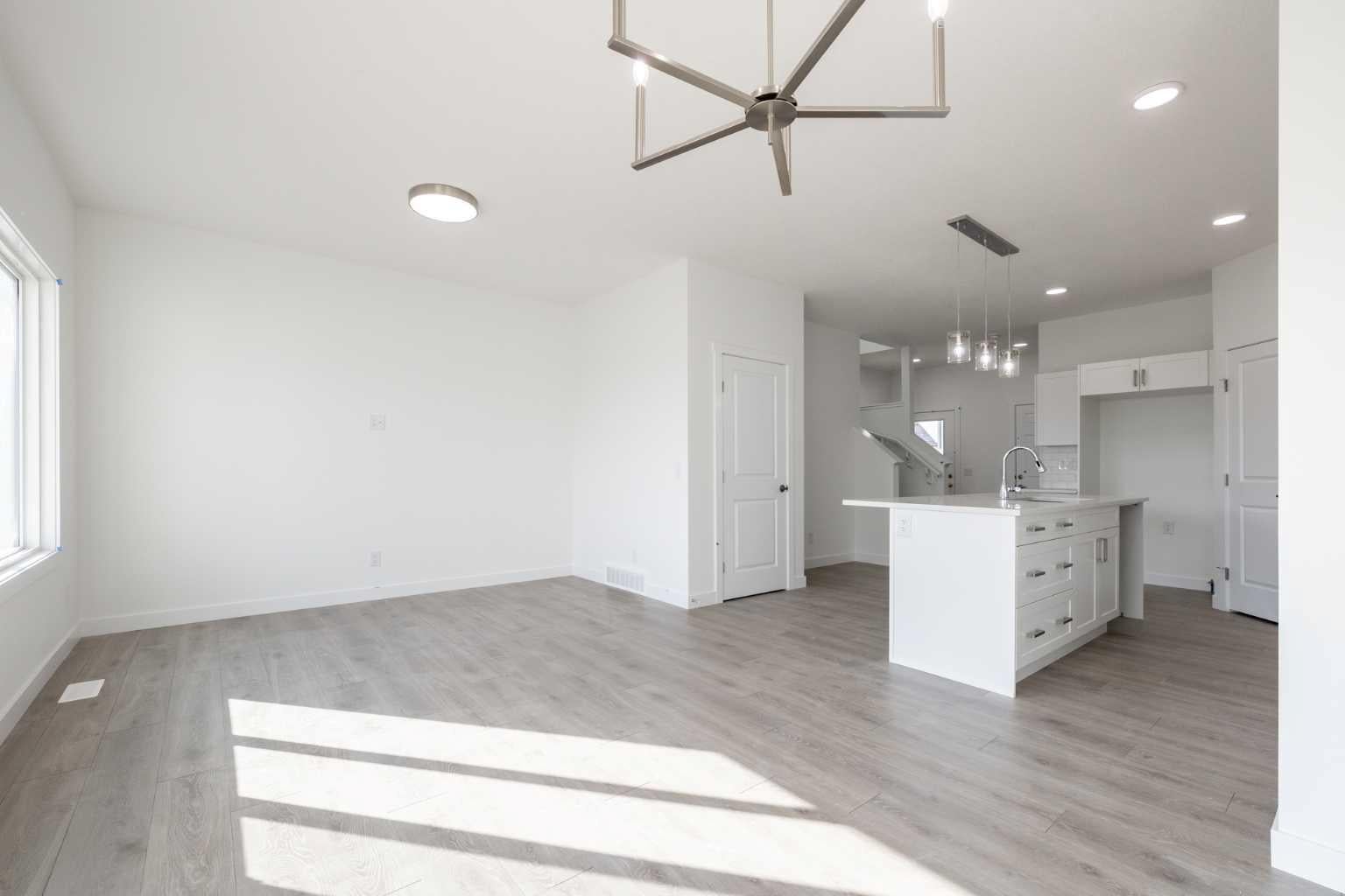 312 Edgefield Close