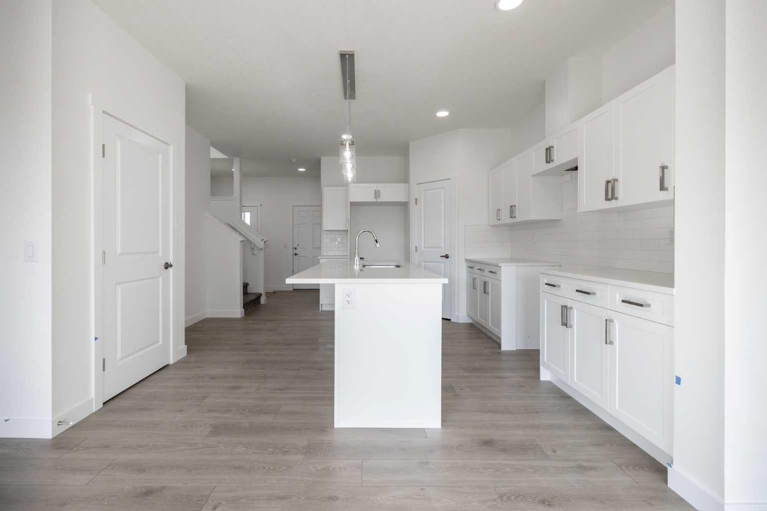 312 Edgefield Close